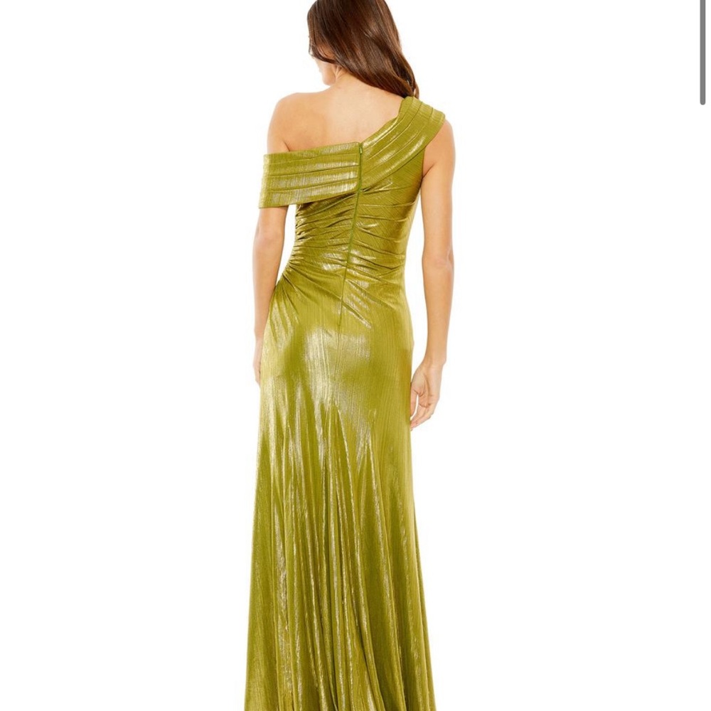 Mac Duggal Green Apple Asymmetrical Ruched Gown for Weddings or Events - Picture 2 of 5